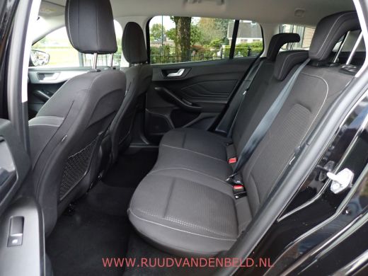 Ford Focus 1.0 EcoBoost STUUR + STOELVERWARMING / CAMERA / CARPLAY / NAVI ActivLease financial lease