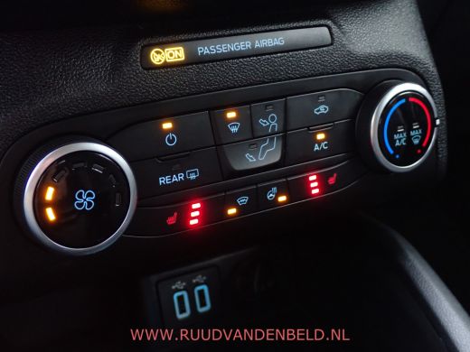 Ford Focus 1.0 EcoBoost STUUR + STOELVERWARMING / CAMERA / CARPLAY / NAVI ActivLease financial lease