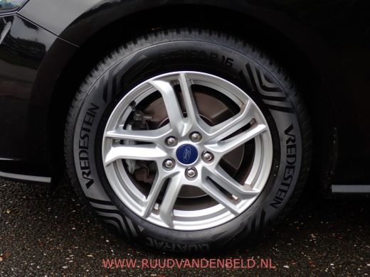 Ford Focus 1.0 EcoBoost STUUR + STOELVERWARMING / CAMERA / CARPLAY / NAVI ActivLease financial lease