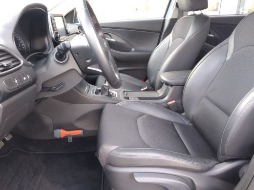 Hyundai i30 Fastback 1.4 T-GDI Premium | Navigatie DAB+ | Cruise Control | Climate control | Full LED | Parke... ActivLease financial lease