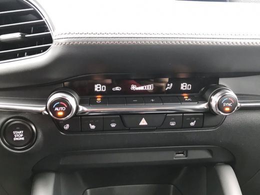 Mazda 3 2.0 SkyActiv-G Comfort Aut | Leder | Led | Navi | BOSE | 18" LM ActivLease financial lease
