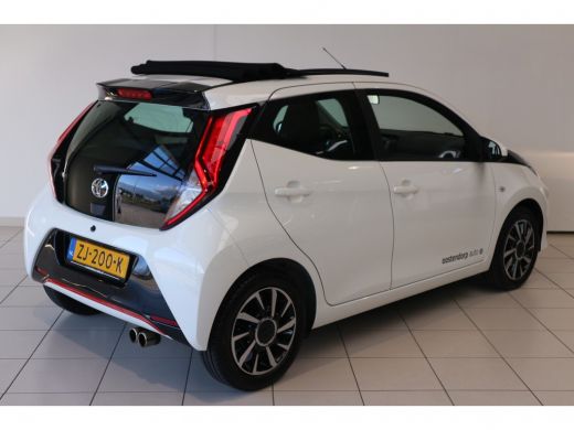 Toyota Aygo 1 0 Vvt I X Play Sport Canvas Open Dak Airco Dakspoiler Dubbele Uitlaat Led Dagrijverli 19 4 500km Financial Lease Vanaf 1 Activlease