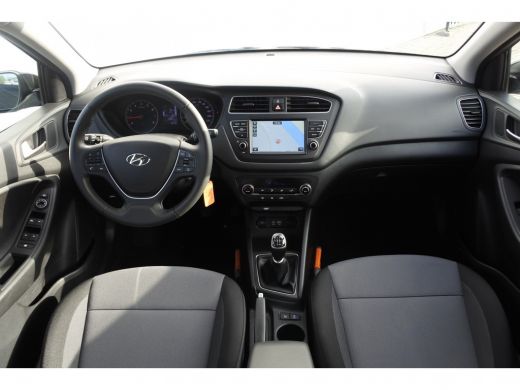 Hyundai i20 1.0 T-GDI i-CROSS-Pack |  i-Cross-Pack: Wielbogen Stootstrips Lichtmetalen Velgen BiColor | Navig... ActivLease financial lease