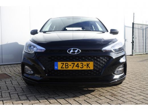 Hyundai i20 1.0 T-GDI i-CROSS-Pack |  i-Cross-Pack: Wielbogen Stootstrips Lichtmetalen Velgen BiColor | Navig... Hyundai i20 1.0 T-GDI i-CROSS-Pack |  i-Cross-Pack: Wielbogen Stootstrips Lichtmetalen Velgen BiColor | Navig...