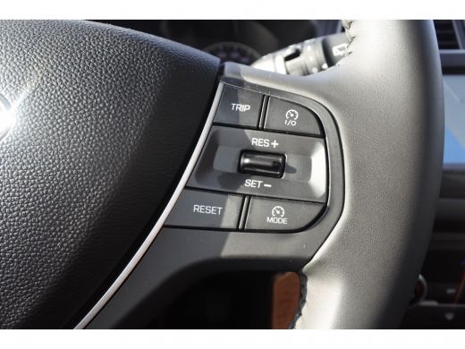 Hyundai i20 1.0 T-GDI i-CROSS-Pack |  i-Cross-Pack: Wielbogen Stootstrips Lichtmetalen Velgen BiColor | Navig... ActivLease financial lease