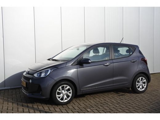 Hyundai i10 1.0i Comfort | Navigatie | Airconditioning | Cruise Control | Rijklaar zonder afleveringskosten! | Hyundai i10 1.0i Comfort | Navigatie | Airconditioning | Cruise Control | Rijklaar zonder afleveringskosten! |