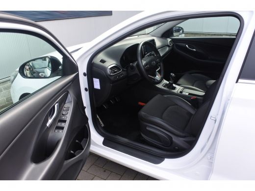 Hyundai i30 Fastback 1.4 T-GDI Premium Navigatie | Airco (automatisch) | Achteruitrijcamera ActivLease financial lease