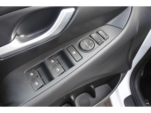 Hyundai i30 Fastback 1.4 T-GDI Premium Navigatie | Airco (automatisch) | Achteruitrijcamera ActivLease financial lease