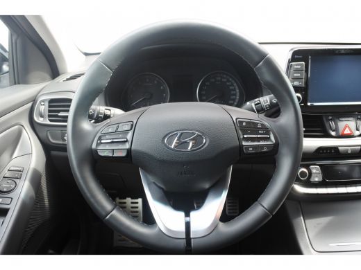 Hyundai i30 Fastback 1.4 T-GDI Premium Navigatie | Airco (automatisch) | Achteruitrijcamera ActivLease financial lease