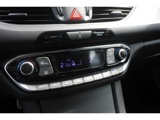 Hyundai i30 Fastback 1.4 T-GDI Premium Navigatie | Airco (automatisch) | Achteruitrijcamera ActivLease financial lease