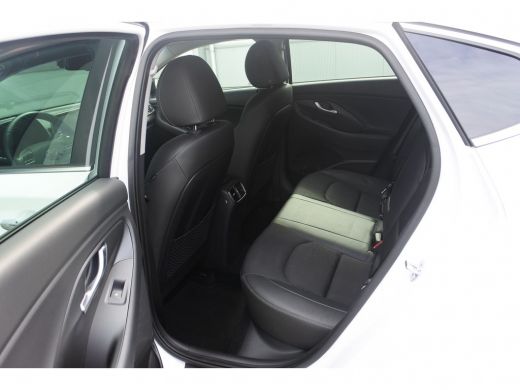 Hyundai i30 Fastback 1.4 T-GDI Premium Navigatie | Airco (automatisch) | Achteruitrijcamera ActivLease financial lease