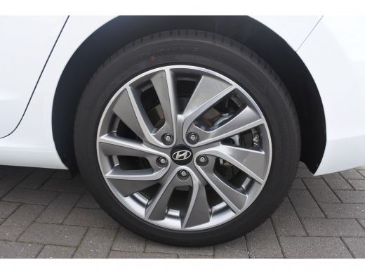 Hyundai i30 Fastback 1.4 T-GDI Premium Navigatie | Airco (automatisch) | Achteruitrijcamera ActivLease financial lease