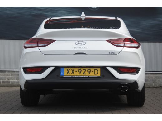 Hyundai i30 Fastback 1.4 T-GDI Premium Navigatie | Airco (automatisch) | Achteruitrijcamera ActivLease financial lease
