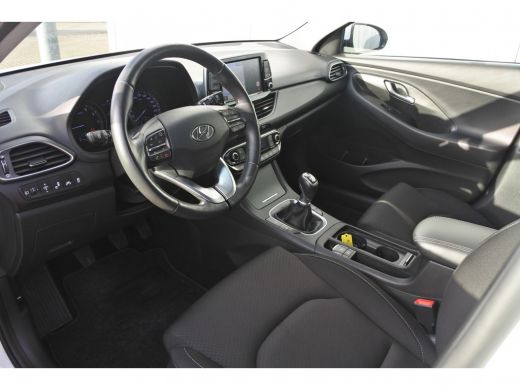 Hyundai i30 1.4 Turbo 140pk Premium Hatchback | Rijklaar zonder afleveringskosten! | Navigatie | Cruise & Cli... ActivLease financial lease