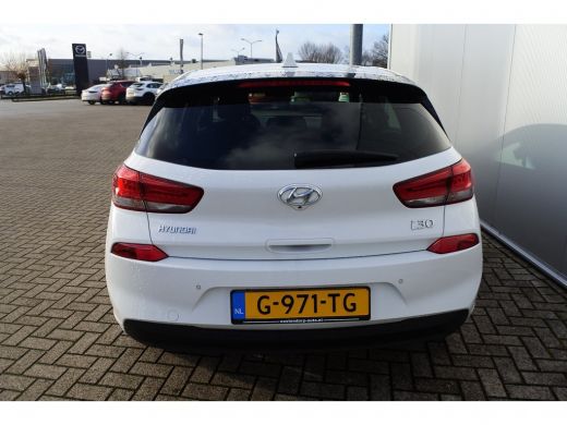 Hyundai i30 1.4 Turbo 140pk Premium Hatchback | Rijklaar zonder afleveringskosten! | Navigatie | Cruise & Cli... ActivLease financial lease