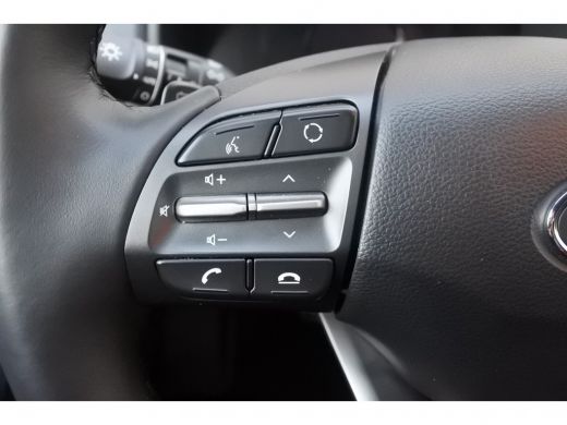 Hyundai Kona EV Premium 64 kWh 4% bijtelling | Navi | Achteruitrijcamera ActivLease financial lease