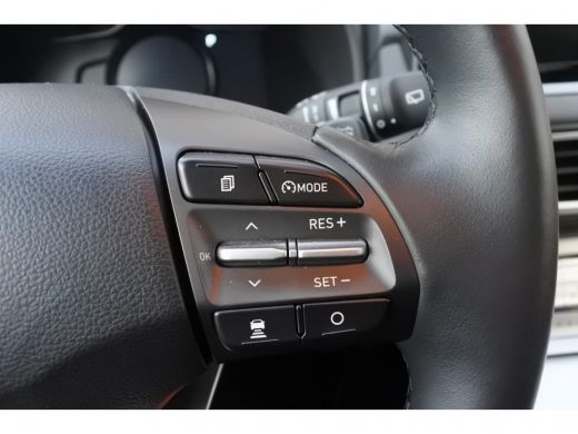 Hyundai Kona EV Premium 64 kWh 4% bijtelling | Navi | Achteruitrijcamera ActivLease financial lease