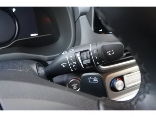 Hyundai Kona EV Premium 64 kWh 4% bijtelling | Navi | Achteruitrijcamera ActivLease financial lease