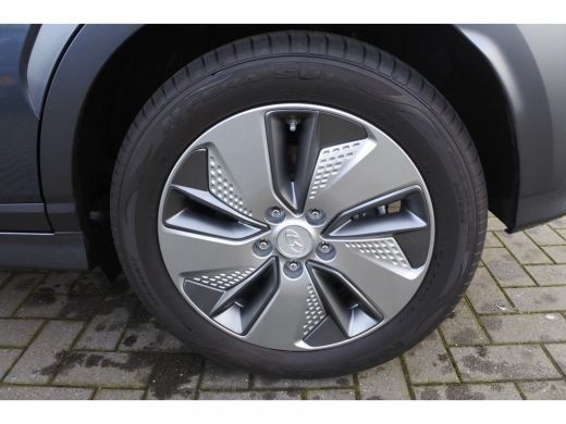 Hyundai Kona EV Premium 64 kWh 4% bijtelling | Navi | Achteruitrijcamera ActivLease financial lease