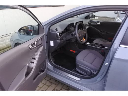 Hyundai IONIQ Comfort EV 4% Bijtelling | Automaat | Navi | Achteruitrijcamera ActivLease financial lease
