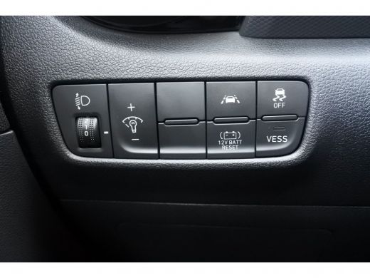 Hyundai Kona 1.6 GDI HEV Comfort Automaat | Navigatie | Achteruitrijcamera | 1.300 KG trekgewicht | ActivLease financial lease