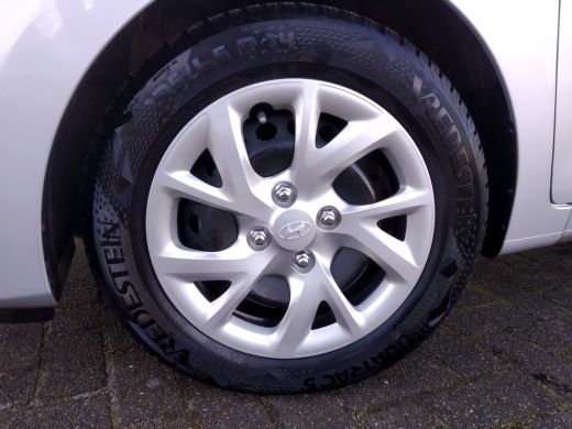 Hyundai i10 1.0i Comfort | Rijklaar zonder afleveringskosten! | Airconditioning | Cruise Control | Mistlampen... ActivLease financial lease