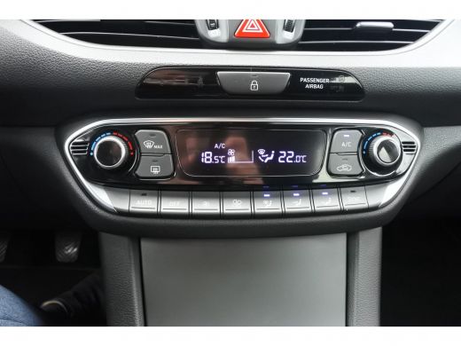 Hyundai i30 1.0 T-GDI Premium Hatchback | Rijklaar zonder afleveringskosten! | Full Led | Camera | Parkeersen... ActivLease financial lease