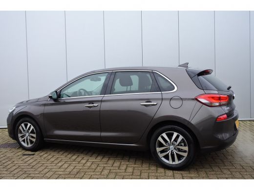 Hyundai i30 1.0 T-GDI Premium Hatchback | Rijklaar zonder afleveringskosten! | Full Led | Camera | Parkeersen... ActivLease financial lease