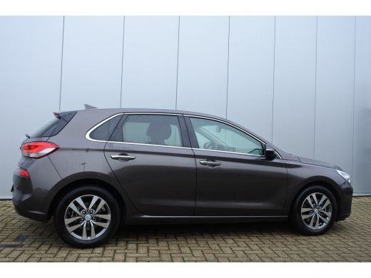 Hyundai i30 1.0 T-GDI Premium Hatchback | Rijklaar zonder afleveringskosten! | Full Led | Camera | Parkeersen... ActivLease financial lease
