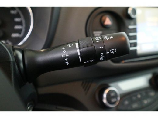Toyota Yaris 1.5 Hybrid Active | Cruise control | Climate control | Toyota Safety sense | Parkeer camera | ActivLease financial lease