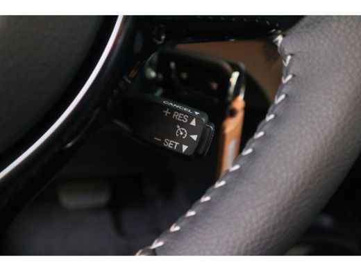 Toyota Yaris 1.5 Hybrid Active | Cruise control | Climate control | Toyota Safety sense | Parkeer camera | ActivLease financial lease