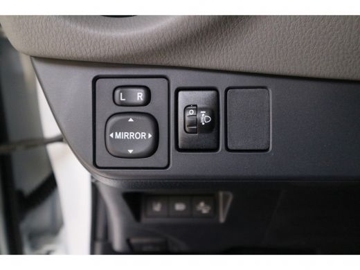 Toyota Yaris 1.5 Hybrid Active | Cruise control | Climate control | Toyota Safety sense | Parkeer camera | ActivLease financial lease