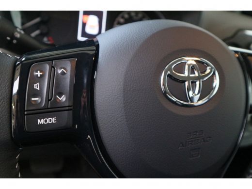 Toyota Yaris 1.5 Hybrid Active | Cruise control | Climate control | Toyota Safety sense | Parkeer camera | ActivLease financial lease