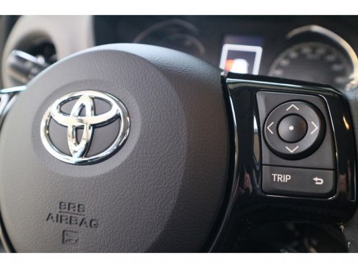 Toyota Yaris 1.5 Hybrid Active | Cruise control | Climate control | Toyota Safety sense | Parkeer camera | ActivLease financial lease