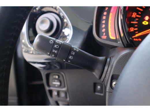 Toyota Aygo 1.0 VVT-i x-joy | Navigatie | Climate control | Lichtsensor | Parkeer camera | ActivLease financial lease