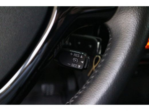 Toyota Aygo 1.0 VVT-i x-joy | Navigatie | Climate control | Lichtsensor | Parkeer camera | ActivLease financial lease