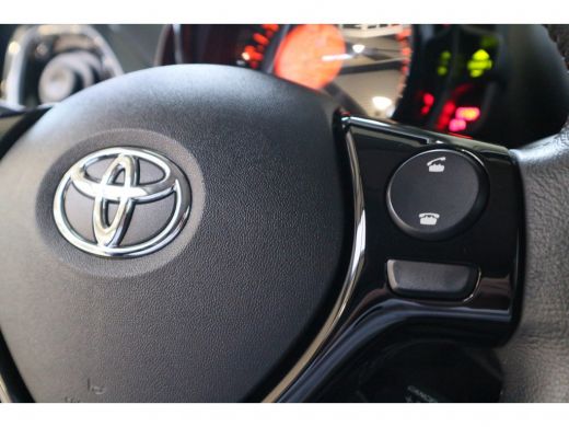 Toyota Aygo 1.0 VVT-i x-joy | Navigatie | Climate control | Lichtsensor | Parkeer camera | ActivLease financial lease