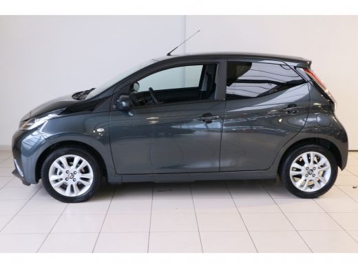 Toyota Aygo 1.0 VVT-i x-joy | Navigatie | Climate control | Lichtsensor | Parkeer camera |