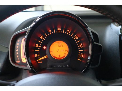 Toyota Aygo 1.0 VVT-i x-joy | Navigatie | Climate control | Lichtsensor | Parkeer camera | ActivLease financial lease