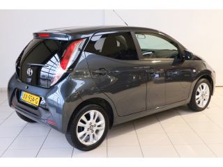 Toyota Aygo 1.0 VVT-i x-joy | Navigatie | Climate control | Lichtsensor | Parkeer camera |