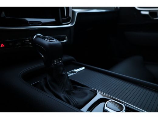 Volvo  S90 2.0 T4 Momentum | Leder | Parkeersensoren | Stoelverwarming ActivLease financial lease