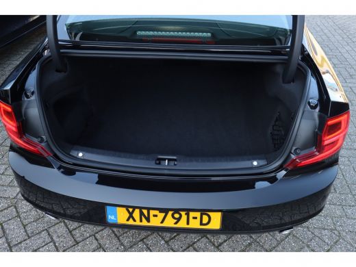 Volvo  S90 2.0 T4 Momentum | Leder | Parkeersensoren | Stoelverwarming ActivLease financial lease