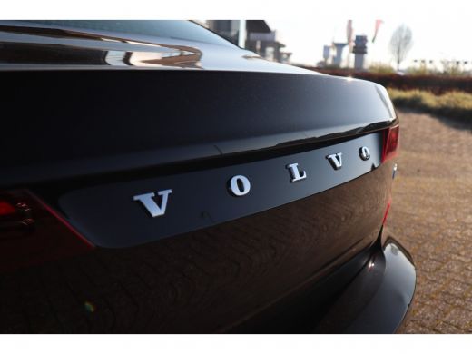 Volvo  S90 2.0 T4 Momentum | Leder | Parkeersensoren | Stoelverwarming ActivLease financial lease