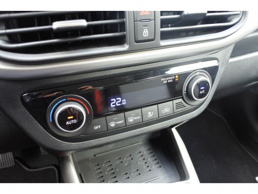 Hyundai i10 1.0 Premium Navigatie | Achteruitrijcamera | Airco (automatisch) ActivLease financial lease