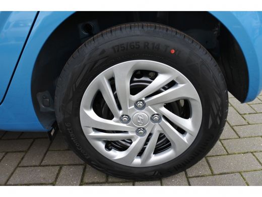 Hyundai i10 1.0 Premium Navigatie | Achteruitrijcamera | Airco (automatisch) ActivLease financial lease