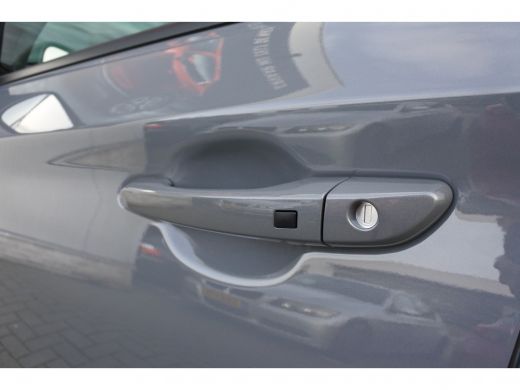 Hyundai Kona EV Fashion 64 kWh Automaat | Design Pack | Navigatie | 3-fase laden | Achteruitrijcamera Direct u... ActivLease financial lease