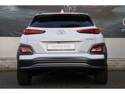 Hyundai Kona EV Premium 64 kWh Automaat | Navigatie | 3-fase laden | Achteruitrijcamera Direct uit voorraad le... ActivLease financial lease