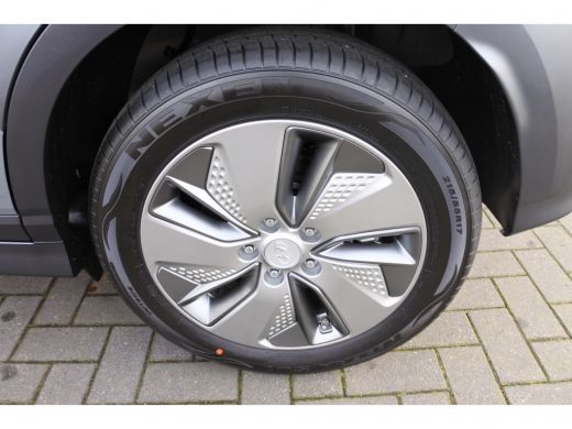 Hyundai Kona EV Fashion 64 kWh Automaat | Design Pack | Navigatie | 3-fase laden | Achteruitrijcamera Direct u... ActivLease financial lease