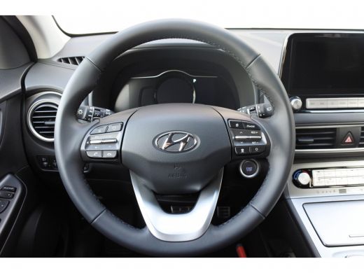 Hyundai Kona EV Comfort 64 kWh Automaat | Navigatie | 3-fase laden | Achteruitrijcamera Direct uit voorraad le... ActivLease financial lease