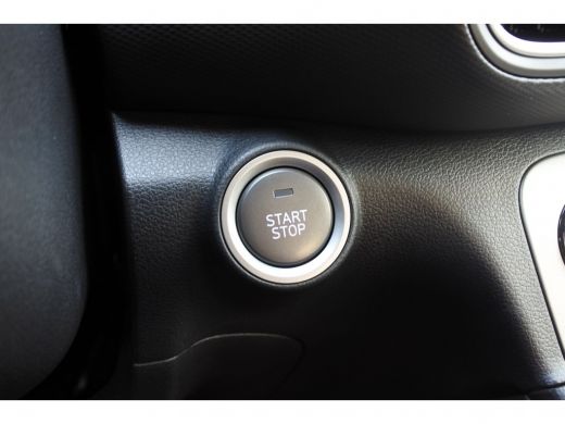 Hyundai Kona EV Comfort 64 kWh Automaat | Navigatie | 3-fase laden | Achteruitrijcamera Direct uit voorraad le... ActivLease financial lease